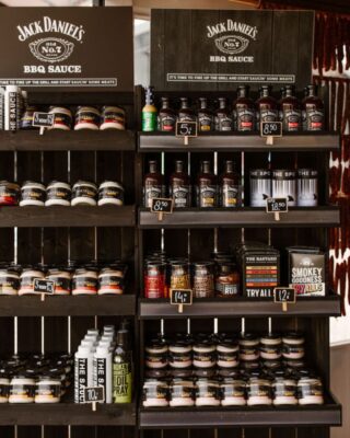 Schappen met BBQ-sauzen, rubs en bistrosauzen